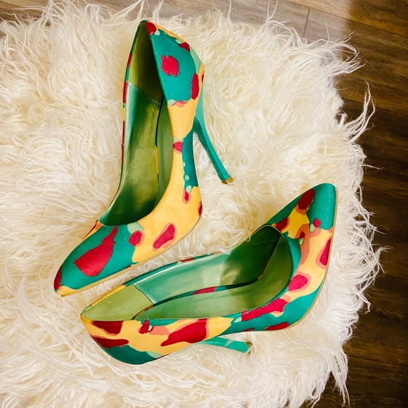 Multi-colored Pumps - Picture 5 of 9